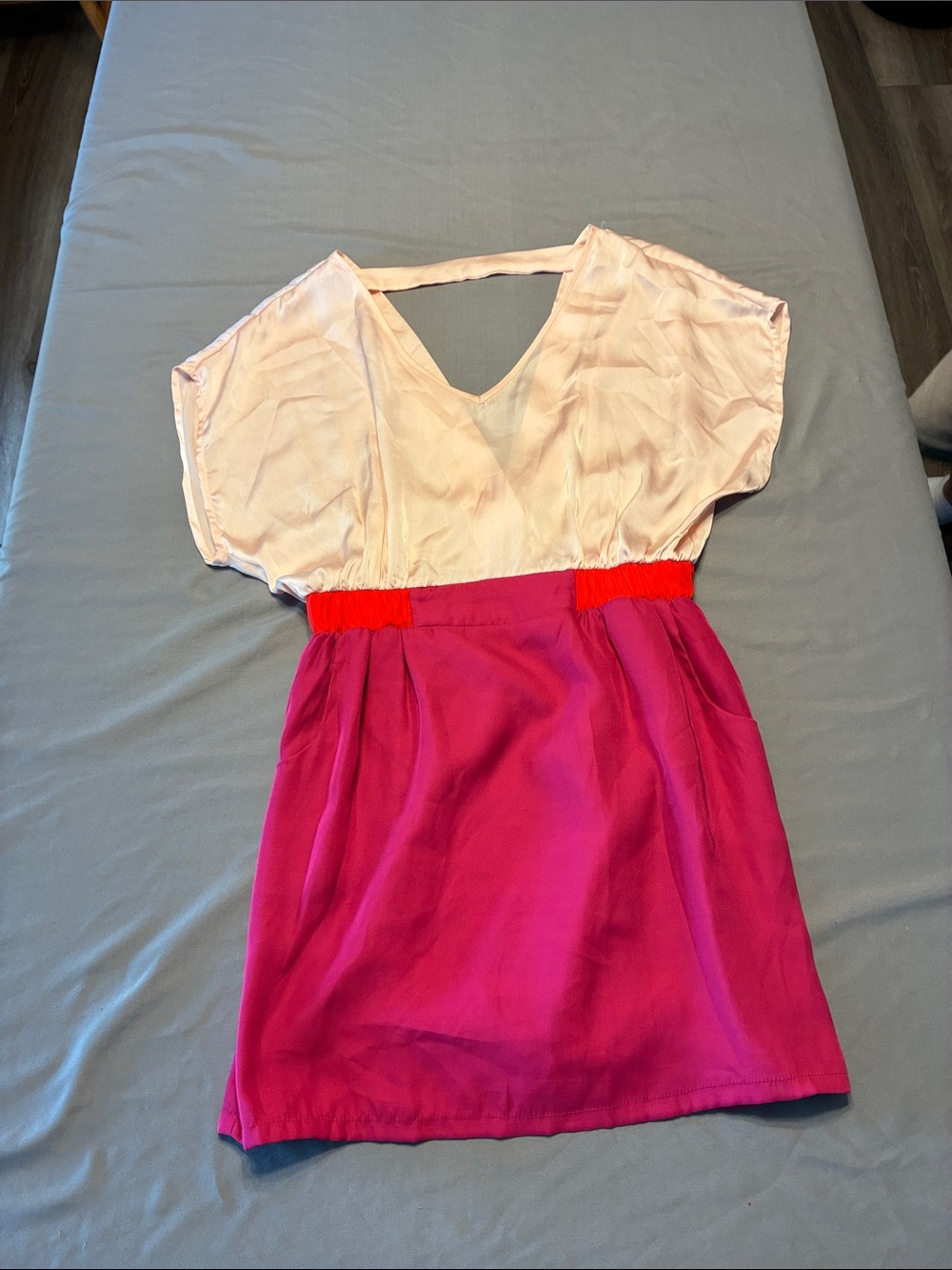 V-Neck Two-Tone Casual Dress in Pink and Cream